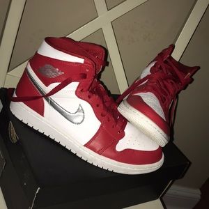 Air Jordan 1 Retro High 'Silver Medal'